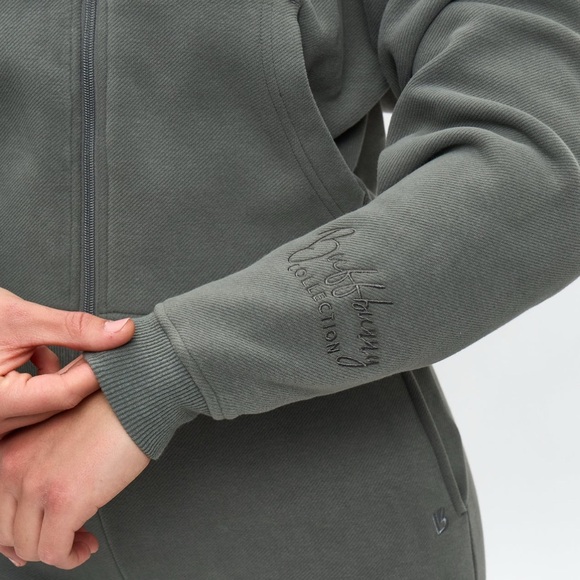 NWOT 🆕 Buffbunny Threads Plush Hoodie Frosted Sage - Picture 2 of 13